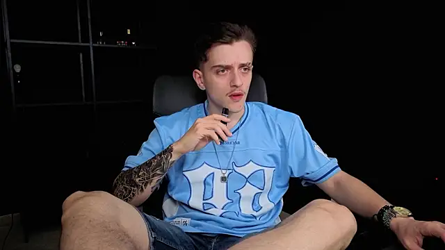 צ'אט XXX בשידור חי של FelixStarkk