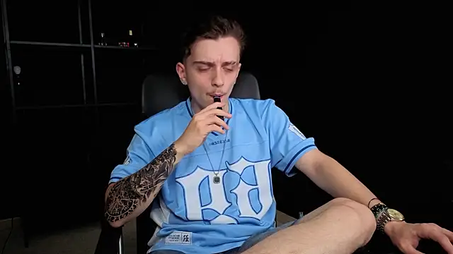 FelixStarkk Show in webcam