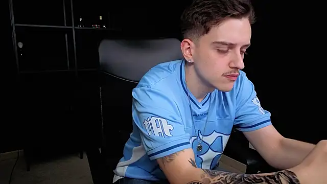 FelixStarkk Show in webcam