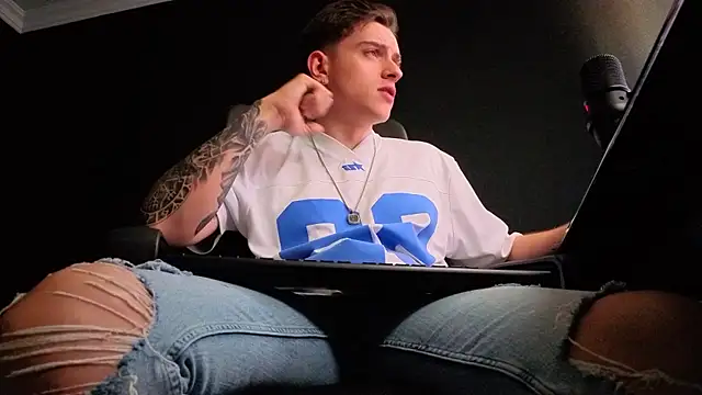 FelixStarkk webkamerás műsora
