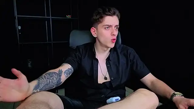 FelixStarkk: διαδικτυακό σόου στην κάμερα