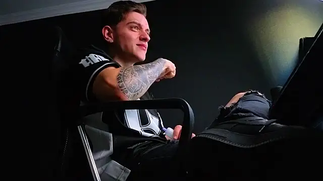 FelixStarkk webkamerás műsora