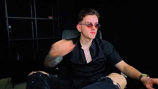 FelixStarkk: διαδικτυακό σόου στην κάμερα