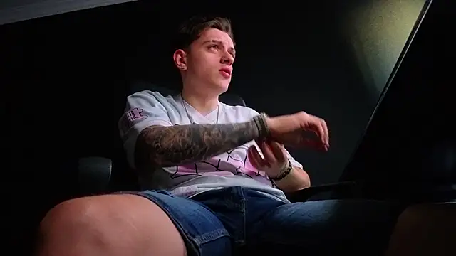 הופעת וובקאם של FelixStarkk