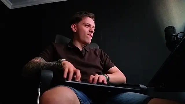 FelixStarkk webkamerás műsora