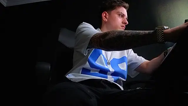 FelixStarkk webkamerás műsora