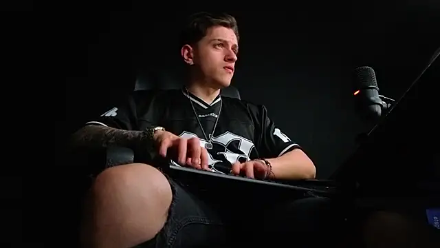 FelixStarkk webkamerás műsora