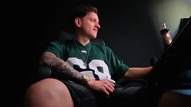 FelixStarkk 网络视讯表演