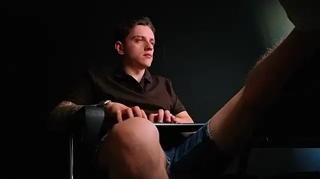 FelixStarkk: διαδικτυακό σόου στην κάμερα