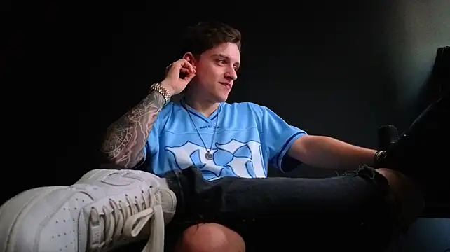 Show modela FelixStarkk na web-kameri