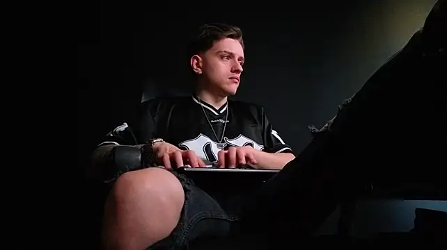 FelixStarkk webkamerás műsora