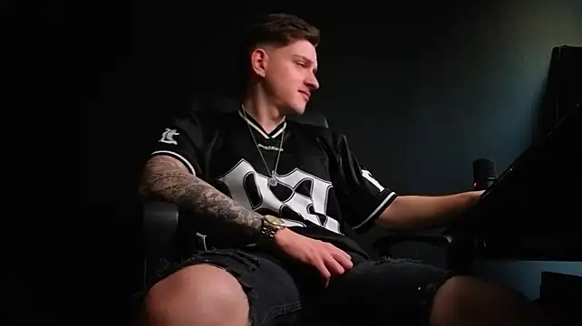 הופעת וובקאם של FelixStarkk