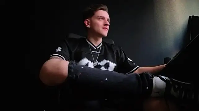 FelixStarkk 网络视讯表演