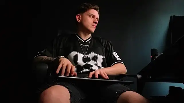 FelixStarkk Show in webcam