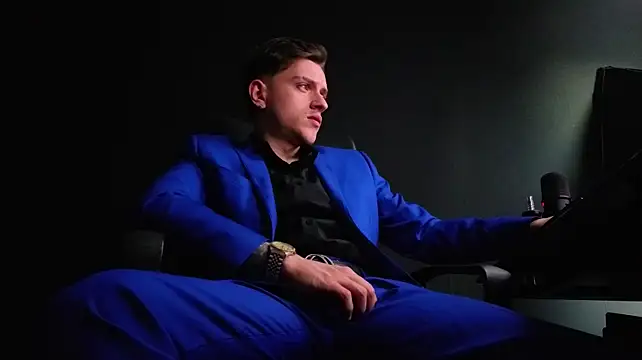 FelixStarkk: διαδικτυακό σόου στην κάμερα