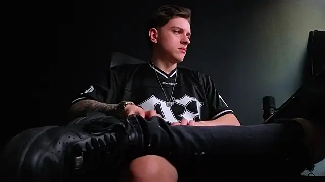 FelixStarkk 网络视讯表演