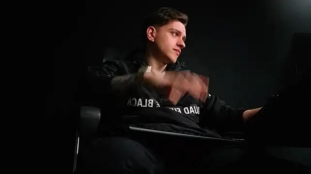 FelixStarkk webkamerás műsora