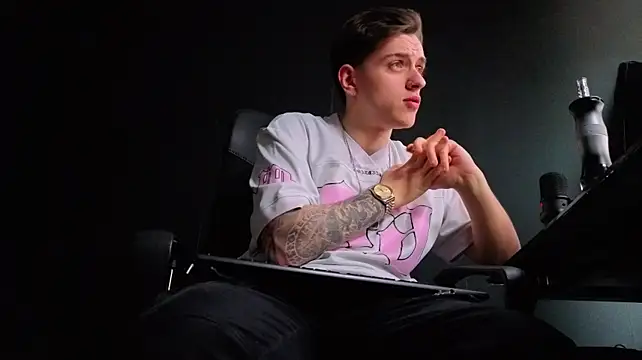 FelixStarkk webkamerás műsora