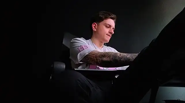 FelixStarkk webkamerás műsora