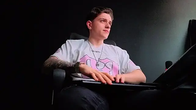 FelixStarkk webkamerás műsora