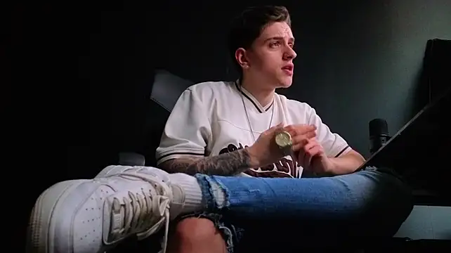 FelixStarkk webkamerás műsora