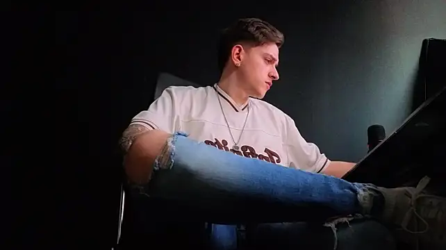 Show modela FelixStarkk na web-kameri