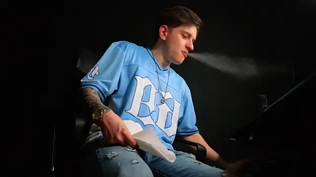 Show modela FelixStarkk na web-kameri