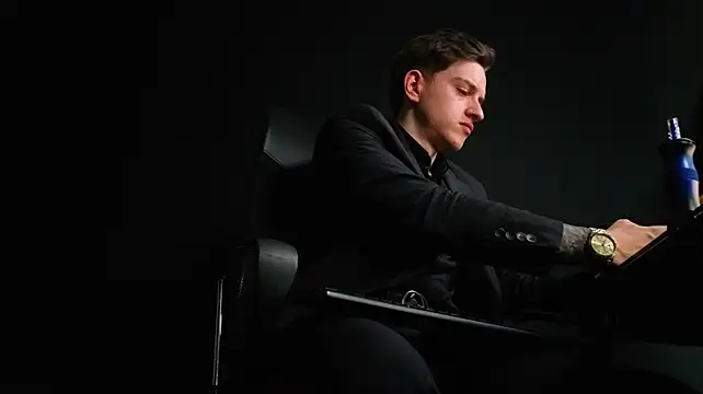 Pokazy przed kamerką – FelixStarkk