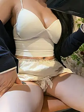 Linh_2004's Live XXX Chat