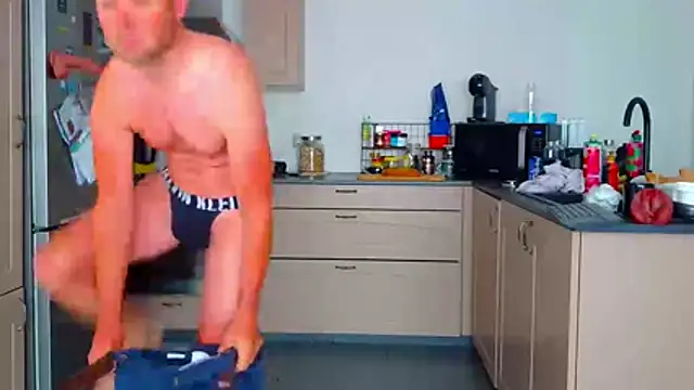 BRIANSILK77 Show in webcam