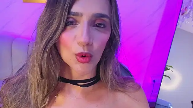 Chat +18 de agatha_brooks_t ao vivo