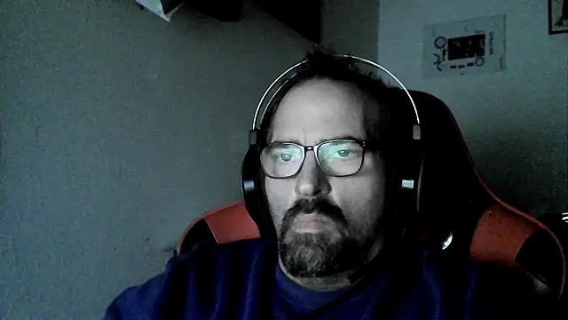 Show modela Big-Man-Thomas na web-kameri