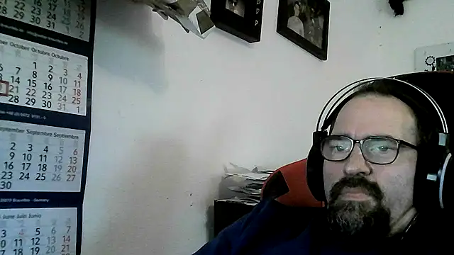 Show modela Big-Man-Thomas na web-kameri
