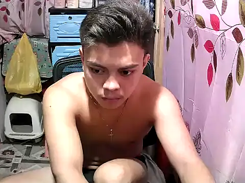 Theboy_cummerx69のウェブカメラショー