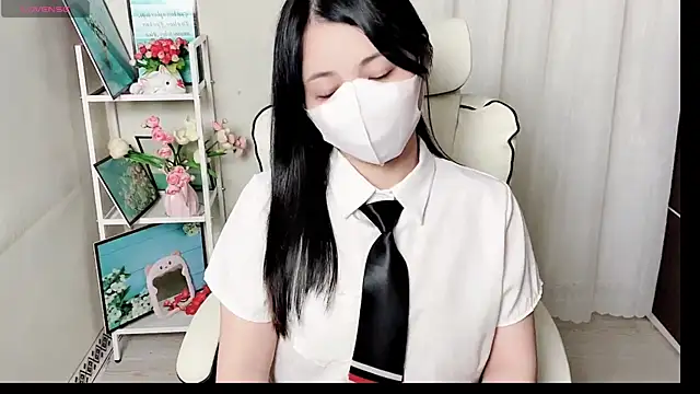 Chat XXX en directo de Clover_Nhi