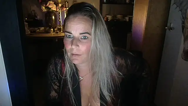 xMystiqueMavenx – webcam-show
