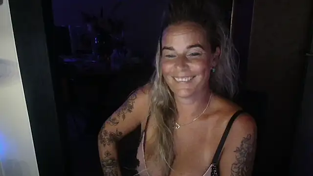 xMystiqueMavenx's Live XXX Chat