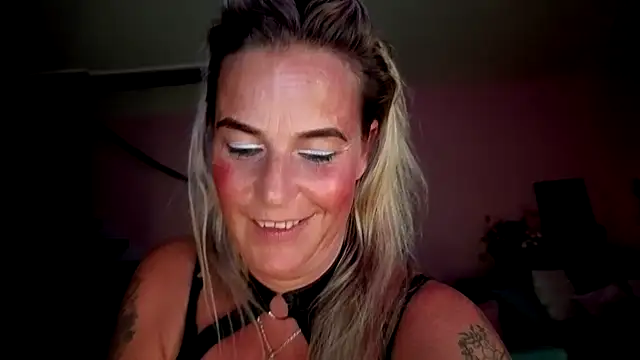 צ'אט XXX בשידור חי של MissLukt