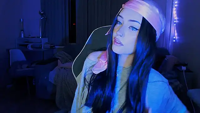 cutefrendlyuser's Webcam Show