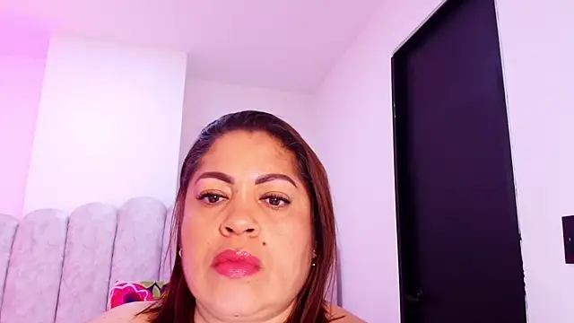 Chat +18 de Karla_hilton1 ao vivo