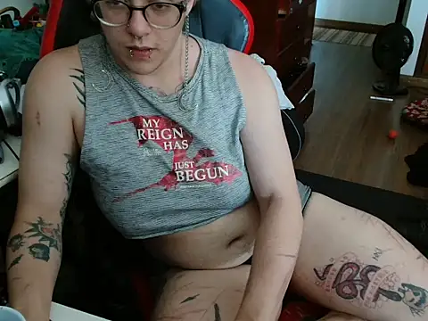 crimson-raven's Webcam Show
