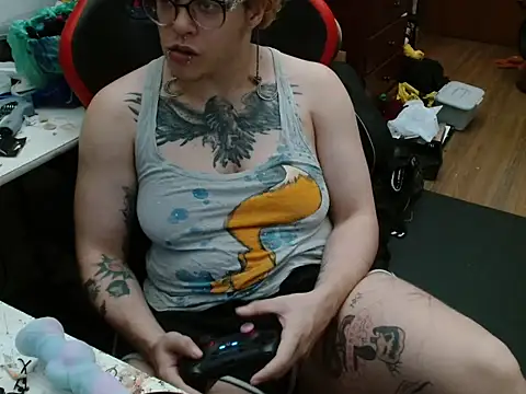 crimson-raven webcam show