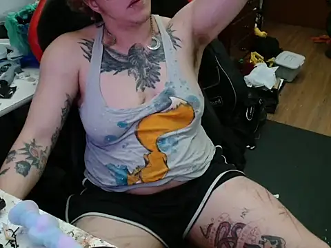 crimson-raven Show in webcam