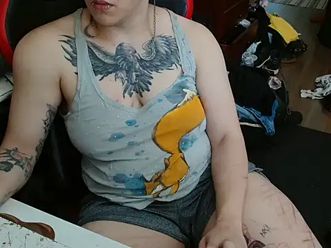 crimson-raven Webcam Show