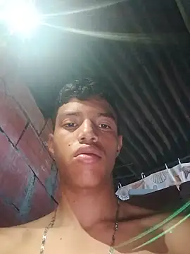 Show modela AnsweredSyzygy na web-kameri