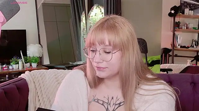 Morvelyn's Webcam Show