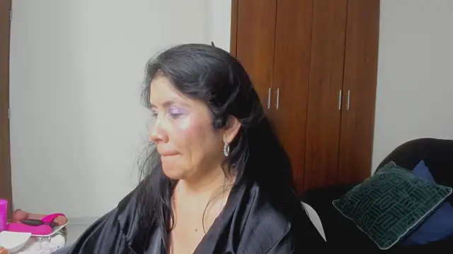 Chat +18 de kiraGeiner ao vivo