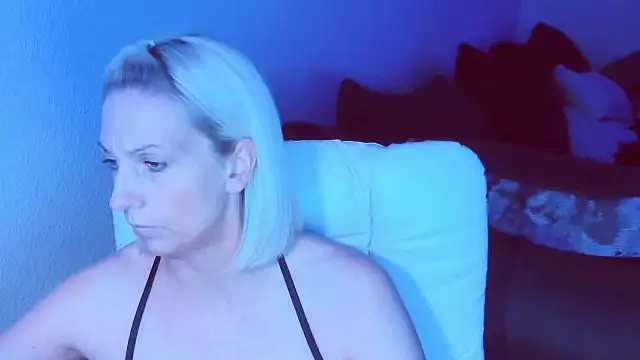 SexyJulia21 Adlı Modelin Web Kamerası Şovu