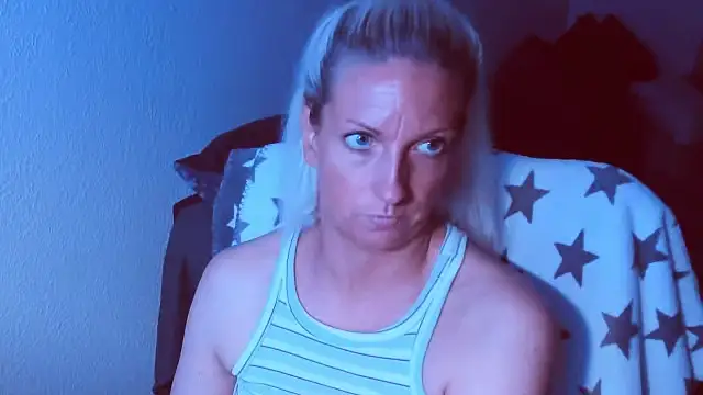 SexyJulia21's Live XXX Chat