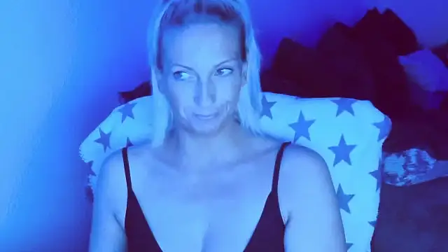 SexyJulia21 Adlı Modelin Canlı XXX Sohbeti